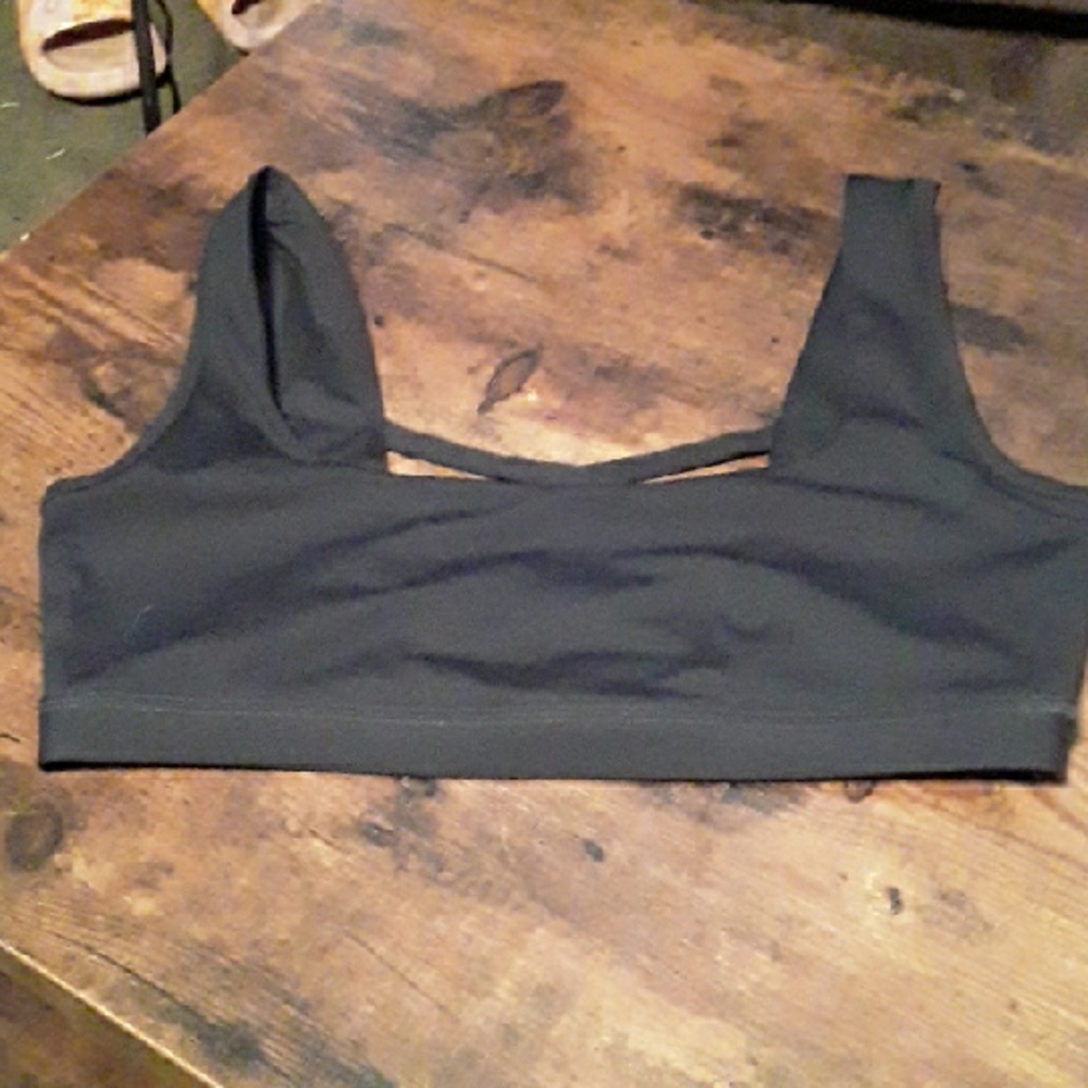 NWOT Large Logilates Black Unpadded Wirefree Strappy Back Sports bra